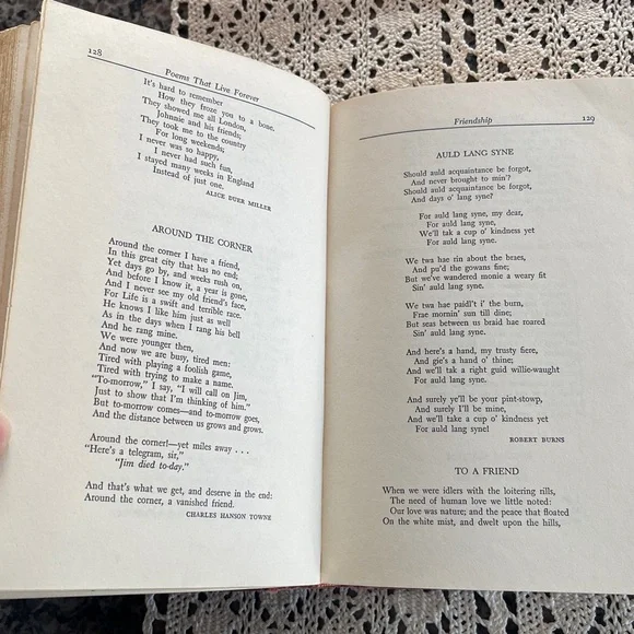 Vintage Red Hardcover Poetry Book 🌺 - Picture 8 of 9